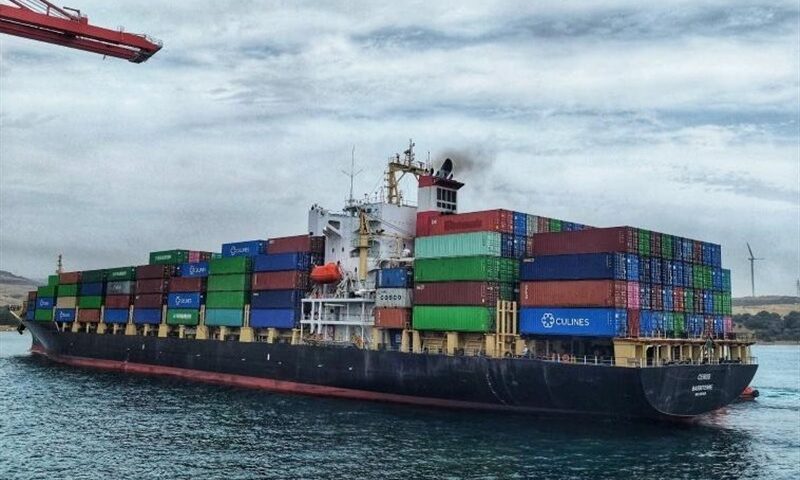 Buque vinculado a Irán detenido en aguas danesas<br><span style='font-size:18px;line-height:18px;font-weight:400'>La Autoridad Marítima de Dinamarca retuvo un portacontenedores de 226 metros por irregularidades en su registro y vínculos con redes sancionadas. El caso refuerza la atención internacional sobre seguridad y cumplimiento normativo en el comercio marítimo.</span>