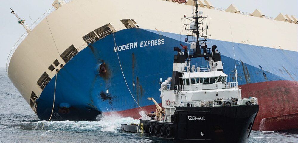 El rescate del Modern Express: ingeniería y coordinación en el Golfo de Vizcaya<br><span style='font-size:18px;line-height:18px;font-weight:400'>A diez años del incidente en el Golfo de Vizcaya, recordamos el incidente del RoRo como una lección de marinería, estabilidad y respeto por el océano. La operación evitó un desastre ambiental y portuario.</span>
