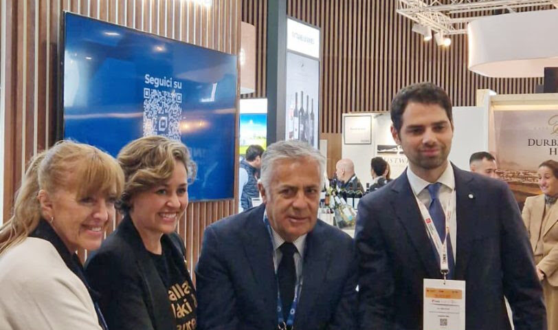 Wine Paris 2026: Mendoza consolida su presencia internacional<br><span style='font-size:18px;line-height:18px;font-weight:400'>El Gobierno de Mendoza lideró una misión estratégica en Wine Paris 2026, con récord de bodegas participantes, nuevos acuerdos internacionales y la incorporación a la World Origins Alliance.</span>