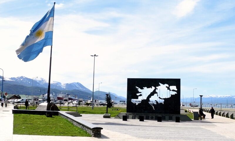 Malvinas: memoria viva y compromiso permanente<br><span style='font-size:18px;line-height:18px;font-weight:400'>El 2 de abril Argentina recuerda a los caídos y veteranos de la Guerra de Malvinas. Una fecha que trasciende generaciones y reafirma la soberanía, la memoria y el compromiso con quienes defendieron la bandera en 1982.</span>