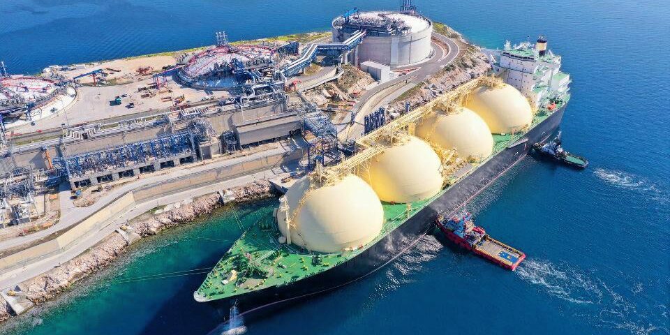 Pruebas piloto que marcan el rumbo de la descarbonización marítima<br><span style='font-size:18px;line-height:18px;font-weight:400'>La transición energética en el transporte marítimo no depende de un único ensayo. Desde Pilbara hasta Singapur, distintos pilotos muestran que el futuro se construye con operaciones reales, innovación financiera y alianzas transversales.</span>