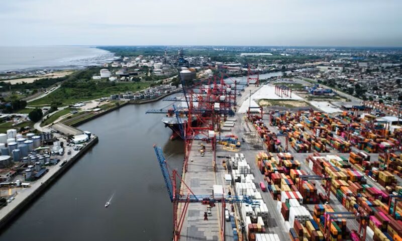 Dock Sud: de enclave industrial a nodo contenerizado<br><span style='font-size:18px;line-height:18px;font-weight:400'>Fundado en 1887 en Avellaneda, el fondeadero nació como zona de almacenamiento de cueros y lanas en la ribera del Riachuelo. Con el paso del tiempo se transformó en uno de los complejos portuarios e industriales más importantes de Argentina.</span>