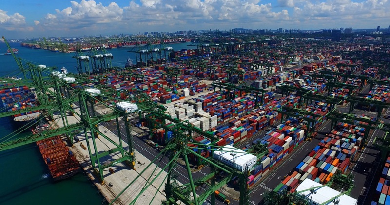 Liderazgo asiático y rigidez en la cúspide portuaria<br><span style='font-size:18px;line-height:18px;font-weight:400'>El ranking 2025 de los principales puertos de contenedores confirma la supremacía asiática y la escasa movilidad en la cúspide mundial. China y Singapur consolidan posiciones, mientras Europa y América sostienen su lugar sin poder recortar distancia.</span>