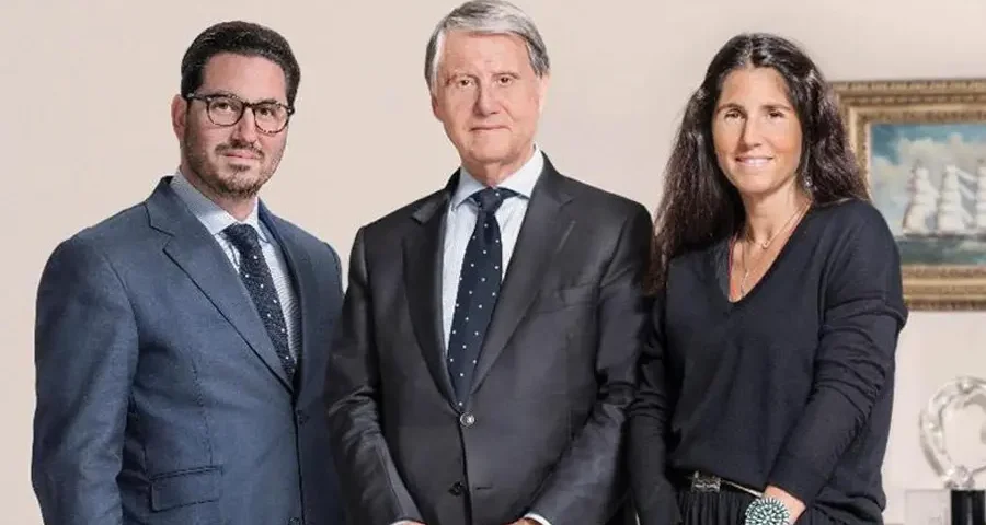 Gianluigi Aponte: del transporte de camellos al liderazgo mundial de MSC<br><span style='font-size:18px;line-height:18px;font-weight:400'>De capitán en Sorrento a fundador de MSC, Gianluigi Aponte construyó el mayor grupo naviero del mundo y hoy transfiere el timón a sus hijos, consolidando un legado familiar sin precedentes.</span>