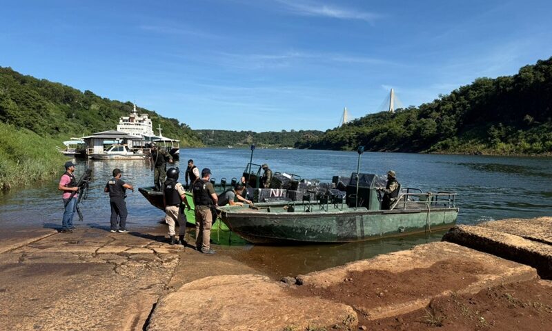 Prefectura secuestró mercadería de contrabando tras un tiroteo en Puerto Iguazú<br><span style='font-size:18px;line-height:18px;font-weight:400'>Prefectura Naval Argentina decomisó mercadería valuada en más de 245 millones de pesos en Puerto Iguazú, durante un operativo fronterizo que incluyó un intenso tiroteo.</span>