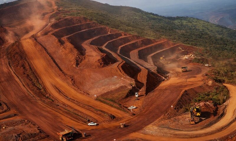 Simandou, el proyecto que reconfigura el hierro mundial<br><span style='font-size:18px;line-height:18px;font-weight:400'>El yacimiento de Simandou en Guinea, con reservas superiores a 2.400 millones de toneladas de mineral de hierro de alta ley, inicia exportaciones en 2026 y marca un punto de inflexión en la minería y la logística marítima, con impacto directo en rutas y mercados globales.</span>