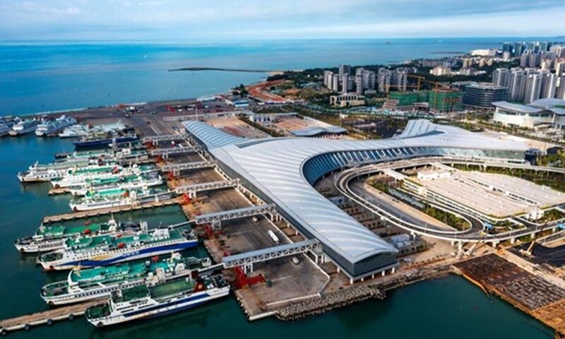 Cómo se convierte una isla en el mayor puerto franco del mundo<br><span style='font-size:18px;line-height:18px;font-weight:400'>José Rafael Díaz Hernández, de la Autoridad Portuaria de Las Palmas de Gran Canaria, analiza cómo Hainan se transforma en el mayor puerto franco del mundo, integrando logística, finanzas y estrategia marítima para consolidar el poder comercial e industrial de China en el siglo XXI.</span>