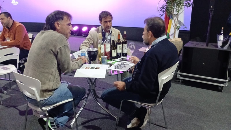Mendoza refuerza su presencia en Brasil con diez bodegas en Wine South America<br><span style='font-size:18px;line-height:18px;font-weight:400'>La feria realizada en Bento Gonçalves consolidó su rol como espacio clave de vinculación entre compradores y expositores del sector vitivinícola regional. La participación mendocina abrió nuevas oportunidades comerciales en un mercado prioritario para las exportaciones provinciales.</span>