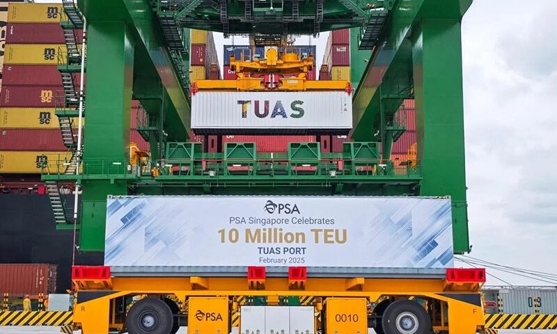 Singapur inició la megamuralla de Tuas, el puerto automatizado que será el más grande del mundo<br><span style='font-size:18px;line-height:18px;font-weight:400'>La Autoridad Marítima y Portuaria confirmó el inicio de la colocación de 227 bloques de hormigón. El puerto de Tuas estará terminado en 2040 y será el mayor complejo global.</span>