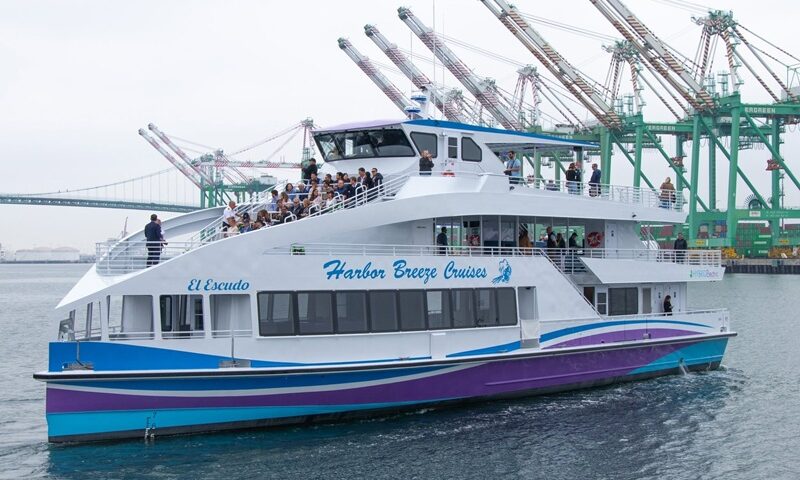 El Puerto de Los Ángeles inaugura la era híbrida<br><span style='font-size:18px;line-height:18px;font-weight:400'>El Puerto de Los Ángeles inauguró el buque híbrido El Escudo, desarrollado junto a Harbor Breeze Cruises y el California Air Resources Board. Con capacidad para operar en modo eléctrico y cumplir estándares ambientales avanzados, la embarcación simboliza la transición hacia un futuro de cero emisiones en San Pedro Bay.</span>