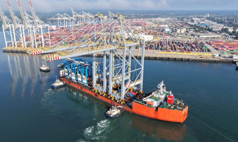 DP World Southampton incorpora nuevas grúas de muelle para ampliar capacidad operativa<br><span style='font-size:18px;line-height:18px;font-weight:400'>El puerto de Southampton recibió dos grúas de muelle de última generación, en el marco de una inversión de 80 millones de dólares. La incorporación refuerza la capacidad del terminal y mejora la atención de buques de gran porte.</span>
