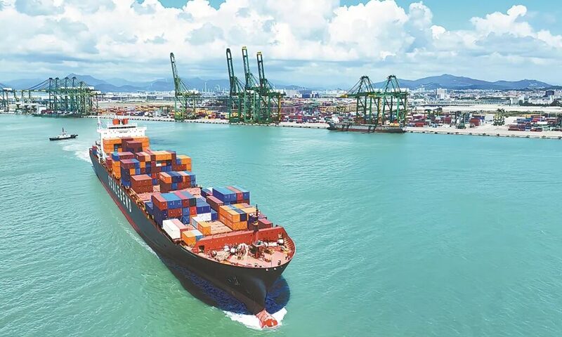 China consolida su dominio en la eficiencia portuaria mundial<br><span style='font-size:18px;line-height:18px;font-weight:400'>El Banco Mundial y S&P Global ubicaron a siete puertos chinos entre los diez más eficientes del planeta. Fuzhou lidera el ranking 2025, mientras Tanger Med y Kobe aportan diversidad regional en un mapa global marcado por la automatización y la resiliencia.</span>