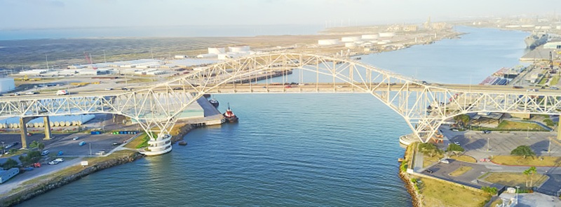 DP World regresa a EE. UU. con una terminal de contenedores en Corpus Christi<br><span style='font-size:18px;line-height:18px;font-weight:400'>El operador global DP World negocia un acuerdo exclusivo para desarrollar una terminal de contenedores en Corpus Christi, Texas. La iniciativa busca diversificar operaciones en uno de los puertos más grandes por tonelaje y fortalecer la conectividad logística del Golfo de México.</span>