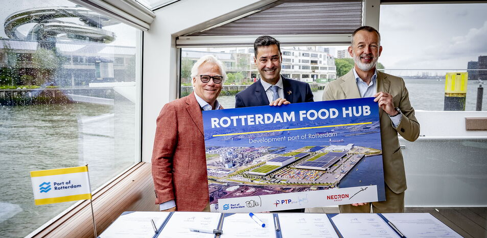 Róterdam amplía su Food Hub con 38 hectáreas para la cadena de frío<br><span style='font-size:18px;line-height:18px;font-weight:400'>El Puerto de Róterdam inauguró una expansión de 38 hectáreas en Europoort, dedicada a logística de refrigerados y congelados, con muelle, almacenes y terminal, consolidando su liderazgo mundial en agrofood.</span>