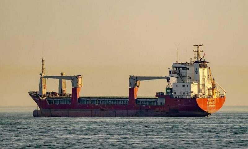 Marinos atrapados en un buque fantasma frente a Estambul<br><span style='font-size:18px;line-height:18px;font-weight:400'>El buque AZRA C, abandonado frente a Estambul tras un operativo antidrogas internacional, mantiene a cuatro tripulantes indios atrapados desde agosto de 2025. El caso expone la crisis global de marinos varados y la falta de mecanismos ágiles de repatriación.</span>