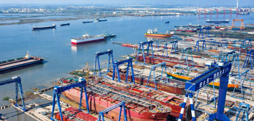 Teying Shipping apuesta por ocho buques y se abre paso en el negocio de tanqueros y carriers<br><span style='font-size:18px;line-height:18px;font-weight:400'>La start‑up hongkonesa Teying Shipping firmó un pedido de hasta ocho buques de gran porte con astilleros chinos, marcando su entrada en el negocio de tanqueros y carriers. La inversión supera los 500 millones de dólares.</span>