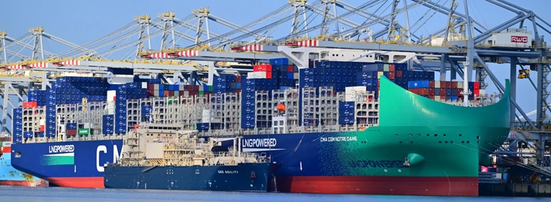 CMA CGM completa la mayor operación de bio-LNG en portacontenedores<br><span style='font-size:18px;line-height:18px;font-weight:400'>El Notre Dame de CMA CGM recibió en Róterdam 11.125 m³ de bio-LNG, la mayor carga en la historia de portacontenedores, con impacto ambiental y desafíos de escalabilidad.</span>
