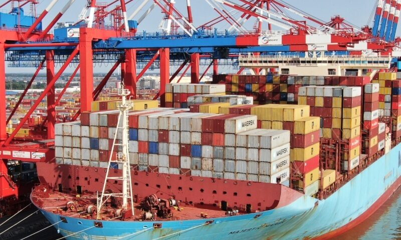 Ventajas estratégicas para Hapag-Lloyd en Eurogate Hamburg<br><span style='font-size:18px;line-height:18px;font-weight:400'>La naviera alemana avanza en la adquisición de un 20% del Eurogate Container Terminal Hamburg, con un acuerdo preliminar que aún requiere autorizaciones regulatorias y firma definitiva de contratos.</span>