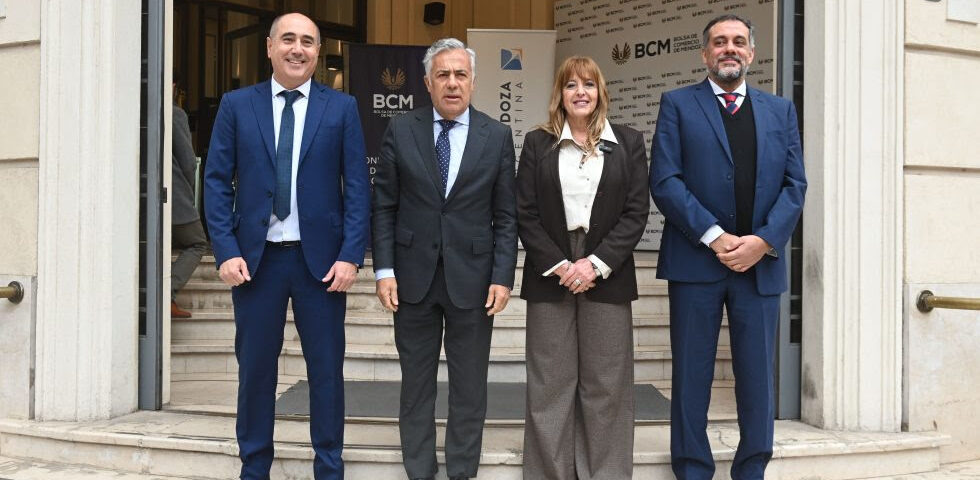 ProMendoza celebró 30 años fortaleciendo la inserción internacional de las empresas mendocinas<br><span style='font-size:18px;line-height:18px;font-weight:400'>La Fundación ProMendoza celebró su 30º aniversario con un acto realizado en la Bolsa de Comercio de Mendoza. Durante el encuentro se destacó la trayectoria de la institución como política de Estado para promover las exportaciones, fortalecer la internacionalización de las empresas mendocinas y consolidar la presencia de los productos y servicios provinciales en más de 130 países.</span>