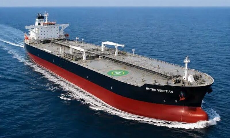 Petrolero griego atacado en el Estrecho de Ormuz: la inseguridad persiste en rutas críticas<br><span style='font-size:18px;line-height:18px;font-weight:400'>El ataque al Metro Venetian en Ormuz refuerza la inseguridad en rutas críticas. Armadores griegos son blanco recurrente y las pólizas de seguro marítimo se encarecen con primas récord de guerra.</span>
