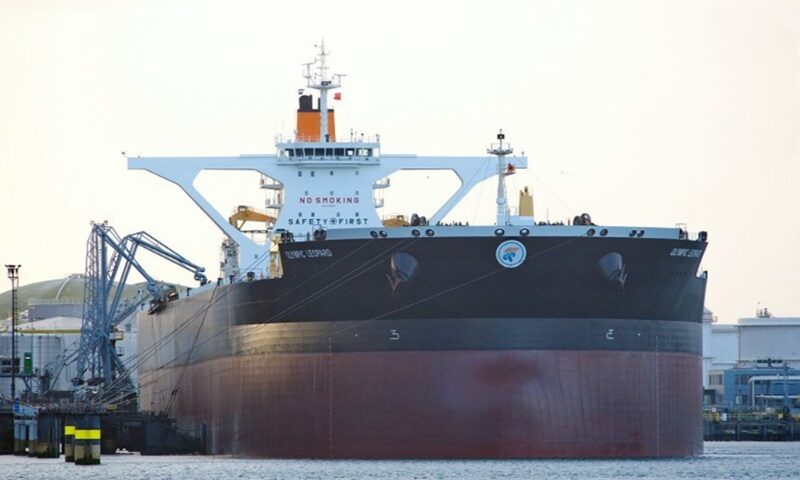 ADNOC paga sobreprecios por VLCCs: estrategia logística y señal política en el mercado del crudo<br><span style='font-size:18px;line-height:18px;font-weight:400'>La estatal emiratí desembolsó cifras récord para adquirir buques tanque de armadores griegos. Más allá del valor de mercado, la operación responde a una lógica de seguridad logística, poder financiero y posicionamiento geopolítico, con voces que lo confirman.</span>