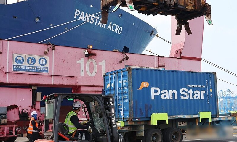 Corea inició ensayo marítimo por la Ruta del Noreste Ártico<br><span style='font-size:18px;line-height:18px;font-weight:400'>El buque PanStar Acro partió el 22 de agosto desde el Puerto de Busan en el primer viaje coreano por la Ruta del Noreste Ártico. La operación busca evaluar la viabilidad comercial de este corredor polar y forma parte de la estrategia nacional para posicionar a Busan como un hub logístico comparable a Singapur.</span>