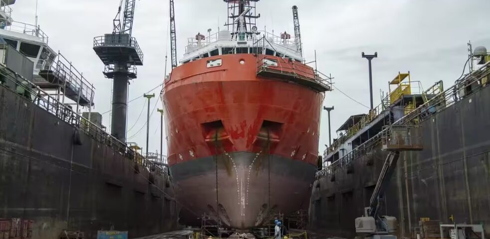 India refuerza su perfil naval con tres hitos recientes<br><span style='font-size:18px;line-height:18px;font-weight:400'>La India consolida su estrategia marítima con la aprobación de un hub de construcción naval en Maharashtra, el lanzamiento del patrullero NGOPV Shruti y las proyecciones de Mazagon Dock Shipbuilders. Tres movimientos que marcan el rumbo de su industria naval y su capacidad defensiva, aunque también plantean desafíos pendientes.</span>