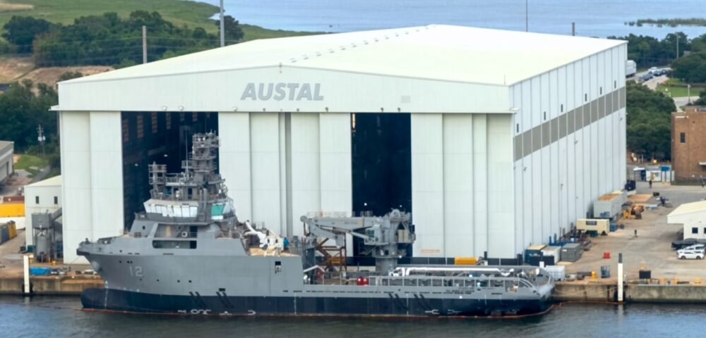 Hanwha busca controlar Austal USA con una oferta millonaria<br><span style='font-size:18px;line-height:18px;font-weight:400'>El conglomerado surcoreano presentó una propuesta de hasta 1.200 millones de dólares para adquirir el astillero de Mobile, Alabama, en un movimiento que refuerza su expansión en la industria naval estadounidense.</span>