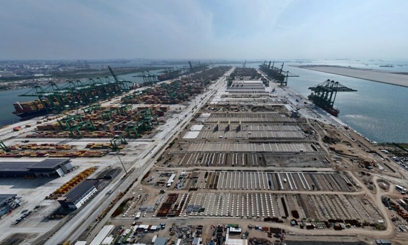 Puertos automatizados: Singapur y Shanghái marcan el rumbo global<br><span style='font-size:18px;line-height:18px;font-weight:400'>La transición hacia puertos inteligentes tiene dos íconos mundiales: Tuas en Singapur, diseñado como el mayor hub automatizado del planeta, y Yangshan Fase IV en Shanghái, el mayor terminal automatizado construido en una sola fase.</span>