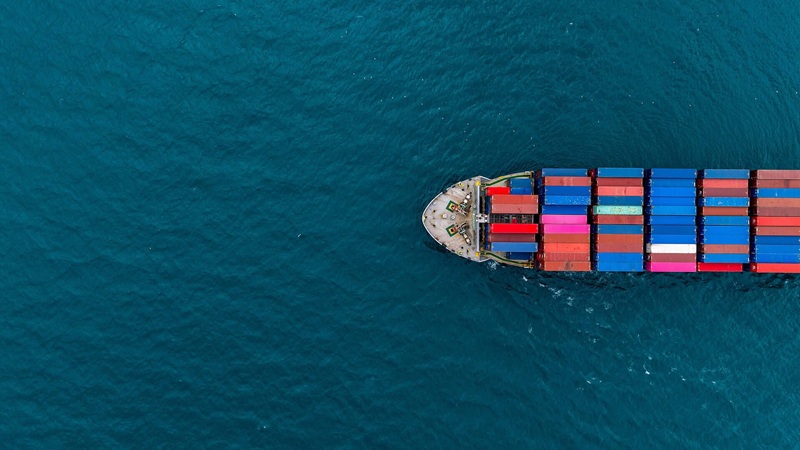 Bancos europeos sostienen más de la mitad del financiamiento marítimo global<br><span style='font-size:18px;line-height:18px;font-weight:400'>El liderazgo europeo en ship finance supera el 50 % del crédito mundial. No se limita a buques europeos: financia armadores y astilleros en Asia y América. La comparación con Asia revela dos modelos financieros distintos y complementarios.</span>