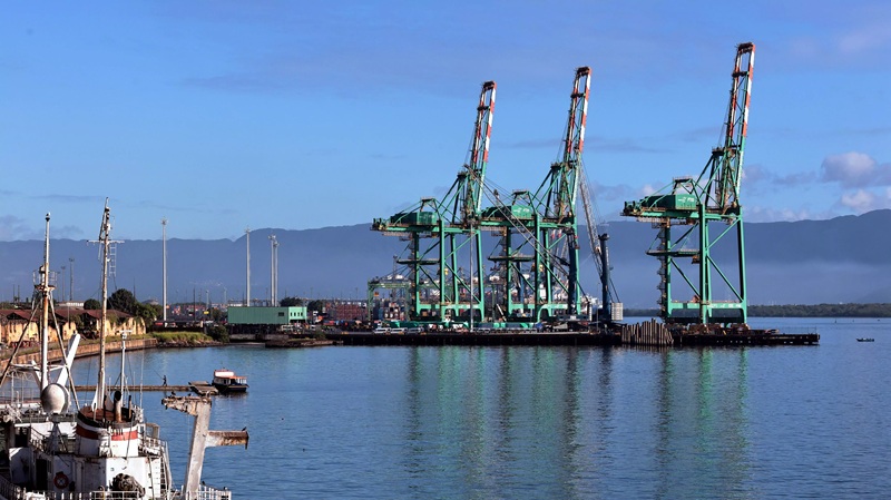 La batalla por Tecon Santos 10: MSC y Maersk entran en juego<br><span style='font-size:18px;line-height:18px;font-weight:400'>El mayor puerto de Sudamérica se prepara para una licitación histórica. MSC y Maersk podrán disputar el megaterminal Tecon Santos 10, tras un fallo del Cade que redefine el mapa portuario brasileño y obliga a los gigantes europeos a recalibrar sus estrategias.</span>