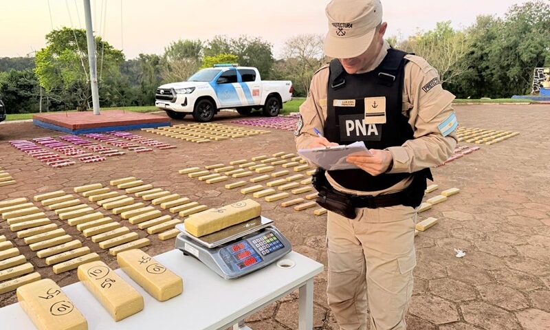 Prefectura incautó más de 570 kilos de marihuana en Misiones<br><span style='font-size:18px;line-height:18px;font-weight:400'>El operativo se realizó en Puerto Iguazú, donde se hallaron 11 bultos con un valor superior a 2.100 millones de pesos.</span>