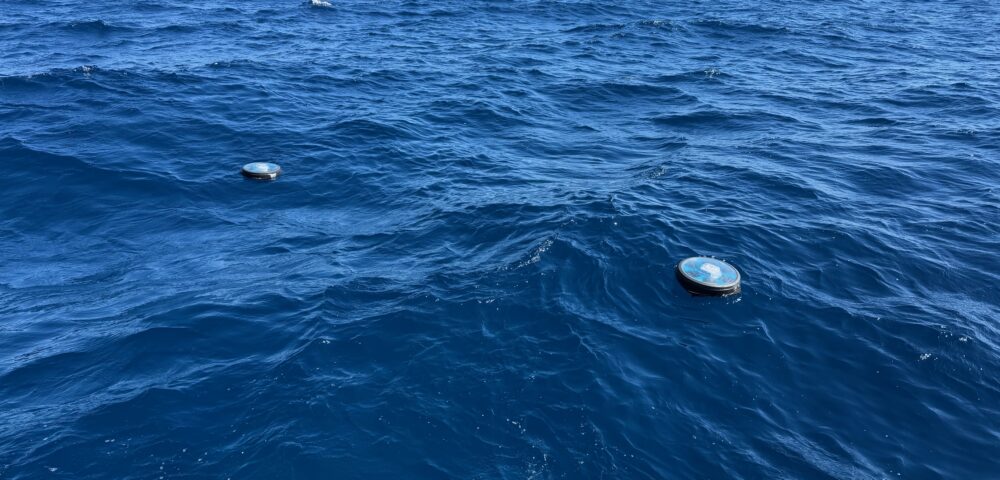La Universidad de Malta utilizará tecnología satelital para rastrear el recorrido de los residuos marinos<br><span style='font-size:18px;line-height:18px;font-weight:400'>Las boyas conectadas por satélite de la española Satlink aportarán datos en tiempo real sobre corrientes superficiales y temperatura del mar para investigar cómo se desplazan los residuos flotantes en el ambiente marino.</span>