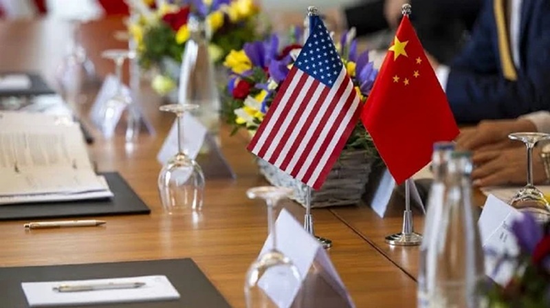 Estados Unidos y China extienden hasta enero la tregua sobre las tasas portuarias<br><span style='font-size:18px;line-height:18px;font-weight:400'>La prórroga del acuerdo comercial entre Washington y Pekín mantiene en suspenso hasta el 10 de enero de 2027 las tasas aplicadas a buques vinculados con ambas economías, uno de los capítulos marítimos de la disputa bilateral.</span>