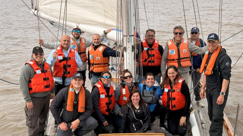 Navegación a vela y formación náutica: alumnos de CUBA realizaron prácticas junto a Prefectura<br><span style='font-size:18px;line-height:18px;font-weight:400'>La capacitación incluyó maniobras con distintas configuraciones de velamen, conceptos de navegación y una experiencia embarcada en el Río de la Plata a bordo de un buque escuela de la fuerza.</span>