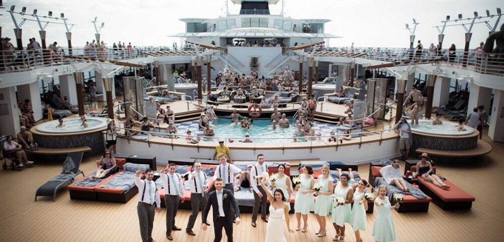 Bodas en la mar, ¿mito o realidad?<br><span style='font-size:18px;line-height:18px;font-weight:400'>Los capitanes casando parejas en alta mar forman parte de uno de los mitos más difundidos del imaginario marítimo. En este artículo, el Doctor Ingeniero naval, capitán de la Marina Mercante y académico Raúl Villa Caro recorre el origen de la leyenda, analiza su encuadre jurídico y rescata algunos de los casos históricos más llamativos vinculados a los matrimonios celebrados a bordo.</span>