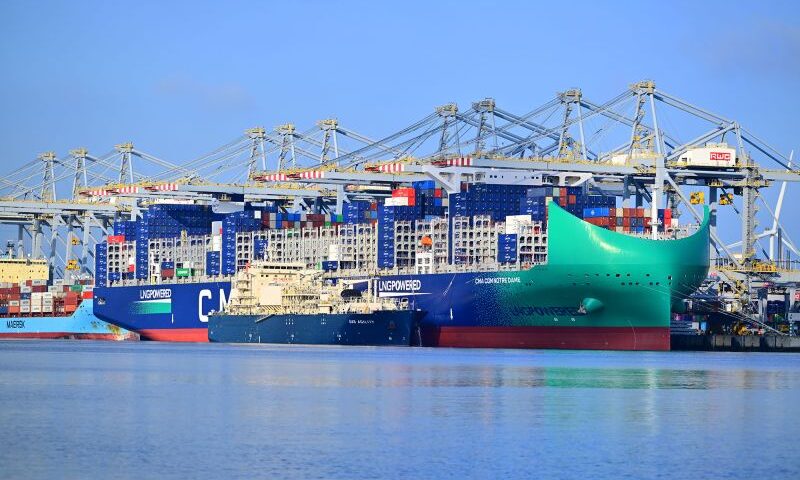 Rotterdam enfrenta obstáculos en su intento de erradicar el fraude en el suministro de combustible marítimo<br><span style='font-size:18px;line-height:18px;font-weight:400'>La incorporación obligatoria de sistemas de medición avanzados buscaba aumentar la transparencia en las operaciones de bunker del principal puerto europeo. Sin embargo, las diferencias entre armadores y proveedores muestran que la confianza sigue siendo un factor crítico dentro del negocio.</span>